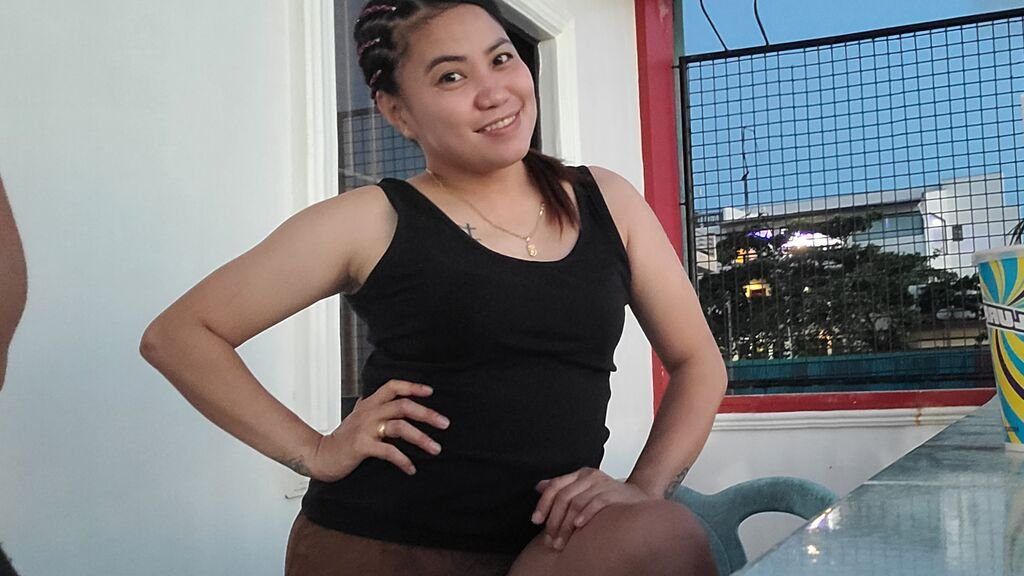 From Amateur to Webcam Model: MichelleOrdonez’s Journey