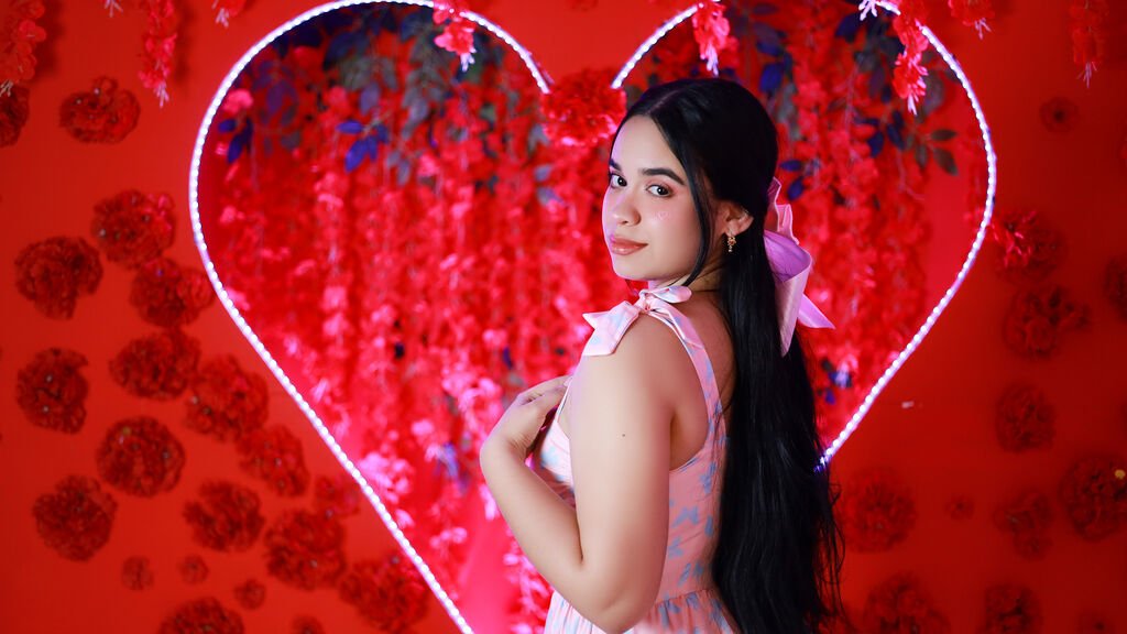 From Amateur to Webcam Model: MikaMartinelli’s Journey