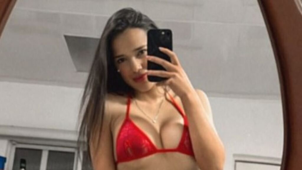 From Amateur to Webcam Model: MilaParra's Journey From Amateur to Webcam Model: MilaParra’s Journey