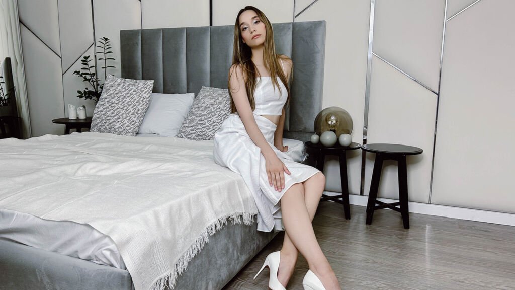 From Amateur to Webcam Model: My Journey with AlisaEvance From Amateur to Webcam Model: My Journey with AlisaEvance