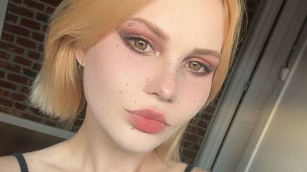 From Amateur to Webcam Model: My Journey with AmilaLock From Amateur to Webcam Model: My Journey with AmilaLock