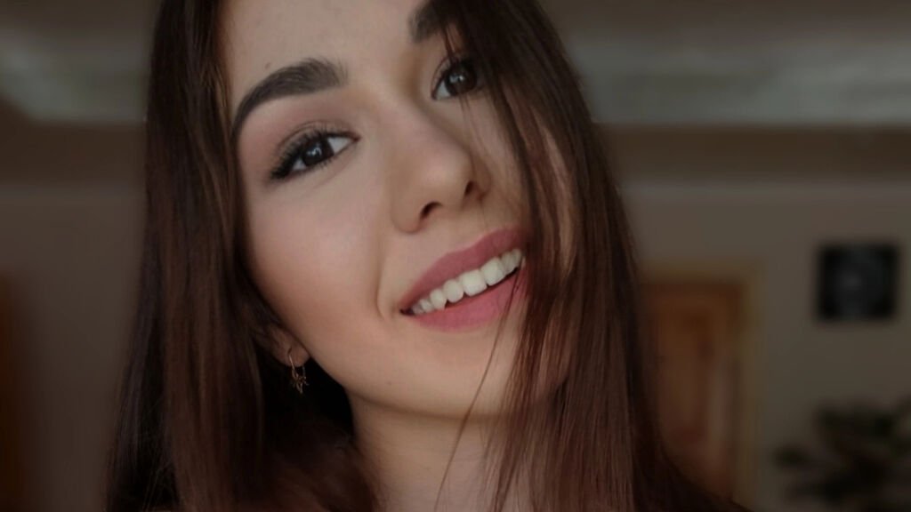 From Amateur to Webcam Model: My Journey with AnnaWenst