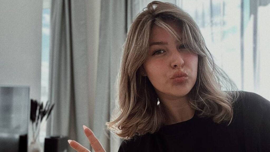 From Amateur to Webcam Model: My Journey with AshleyCaldwell From Amateur to Webcam Model: My Journey with AshleyCaldwell