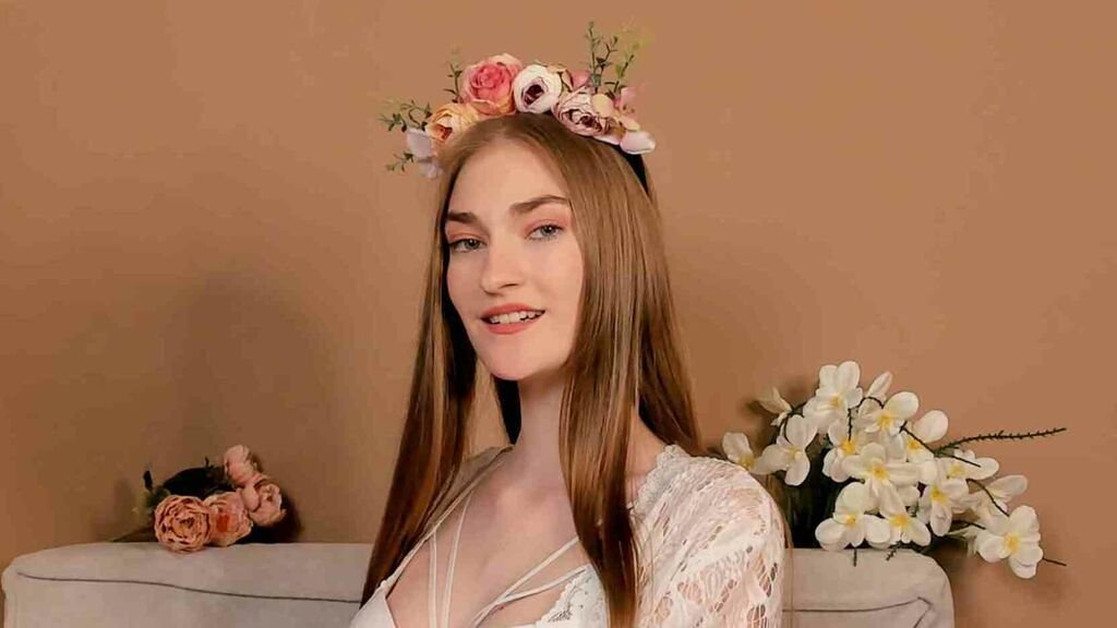 From Amateur to Webcam Model: My Journey with AuroraHermite From Amateur to Webcam Model: My Journey with AuroraHermite