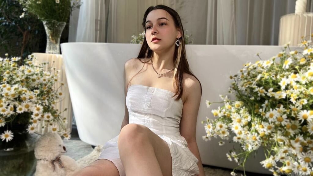 From Amateur to Webcam Model: My Journey with Diana Ward