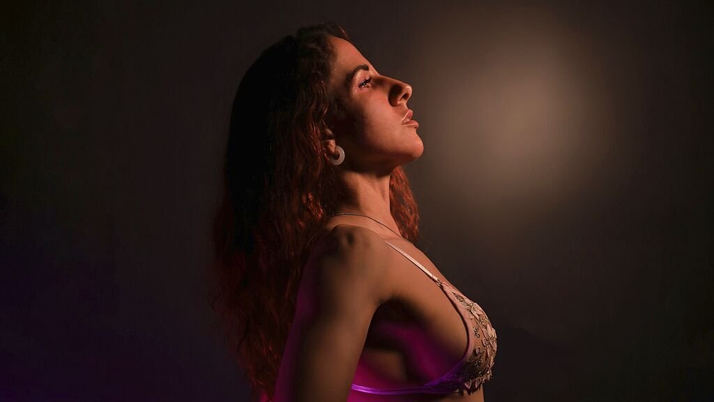 From Amateur to Webcam Model: My Journey with DorothyParkers