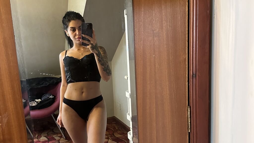 From Amateur to Webcam Model: My Journey with DRSS