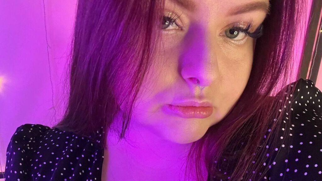 From Amateur to Webcam Model: My Journey with EvaBrooks From Amateur to Webcam Model: My Journey with EvaBrooks