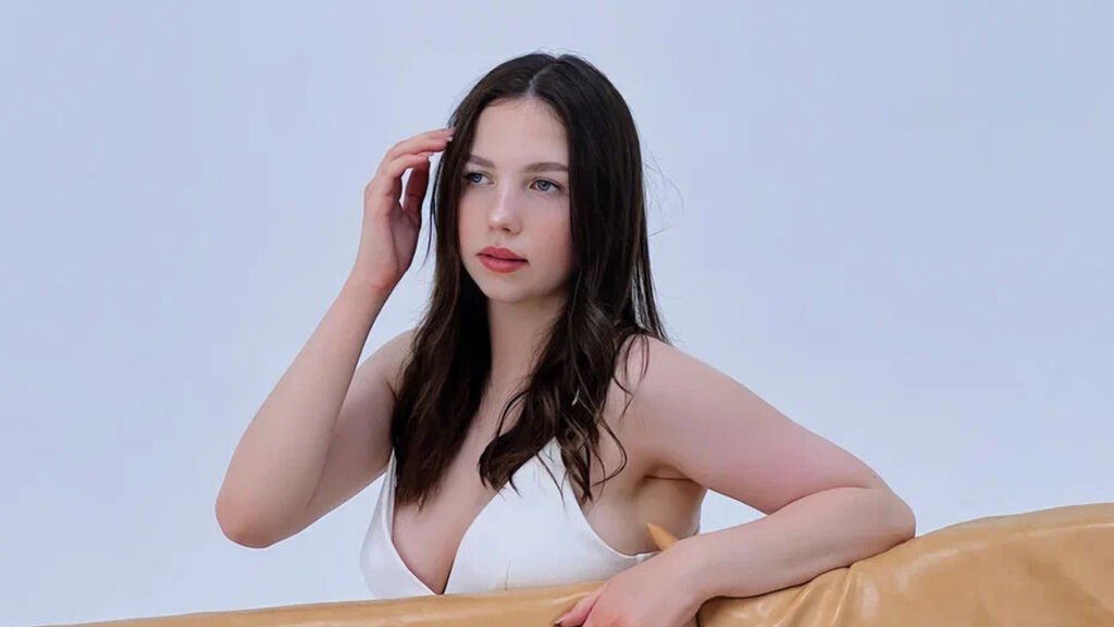 From Amateur to Webcam Model: My Journey with EvaMercer