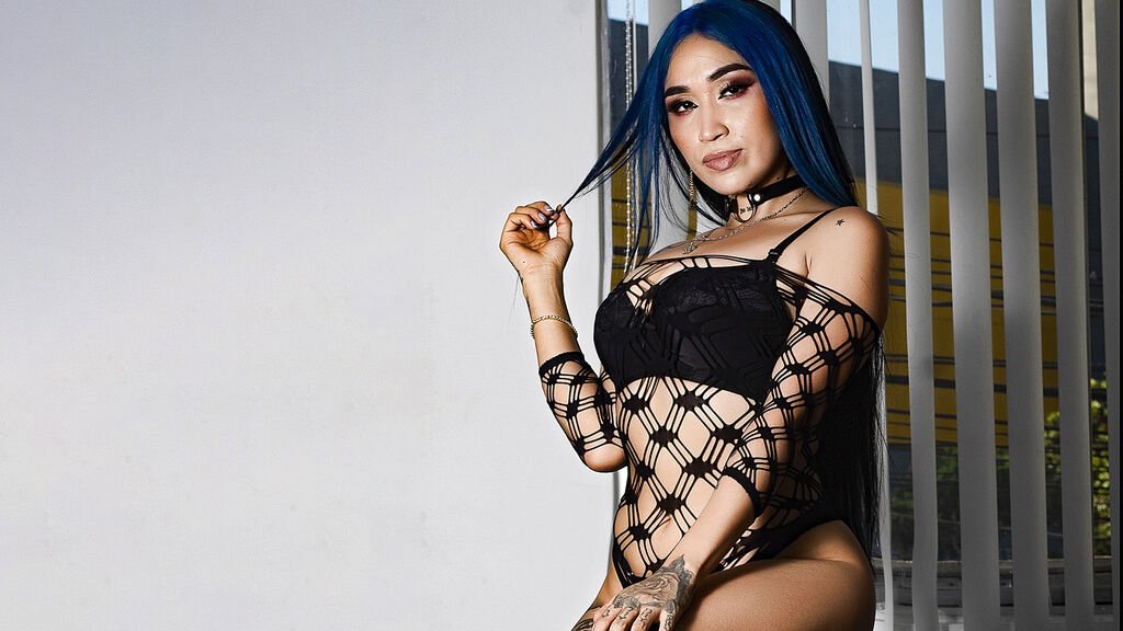 From Amateur to Webcam Model: My Journey with HellenLee