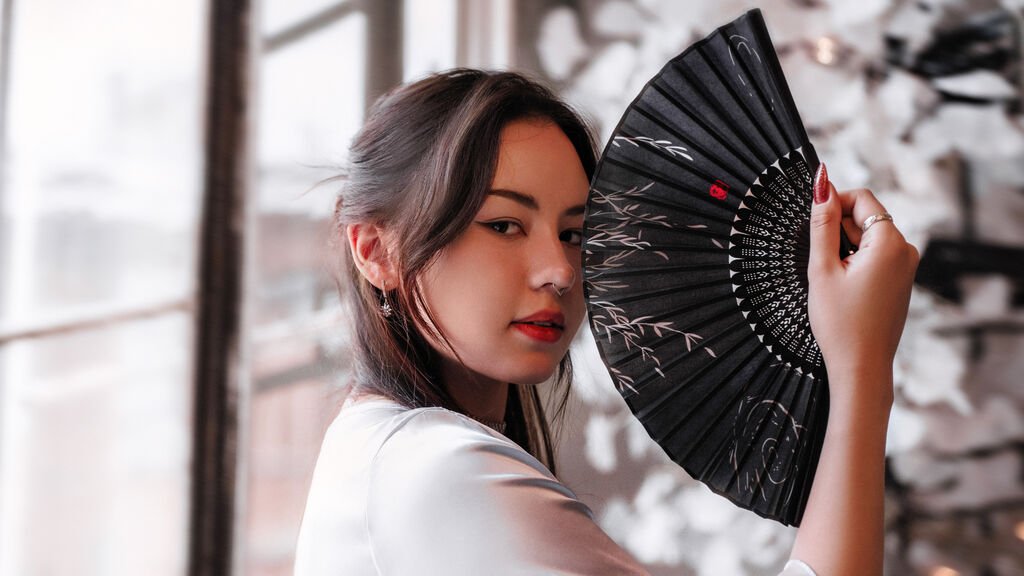 From Amateur to Webcam Model: My Journey with Kim Batler From Amateur to Webcam Model: My Journey with Kim Batler