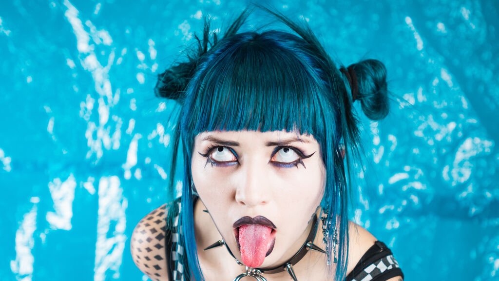 From Amateur to Webcam Model: My Journey with LaurentBarnard