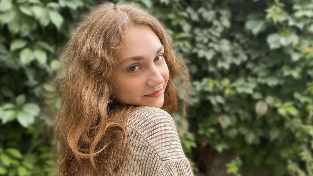 From Amateur to Webcam Model: My Journey with LisaNex