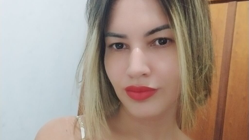 From Amateur to Webcam Model: My Journey with ManuCollins