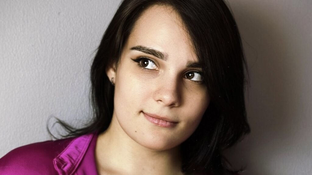 From Amateur to Webcam Model: My Journey with Margaret Brock From Amateur to Webcam Model: My Journey with Margaret Brock