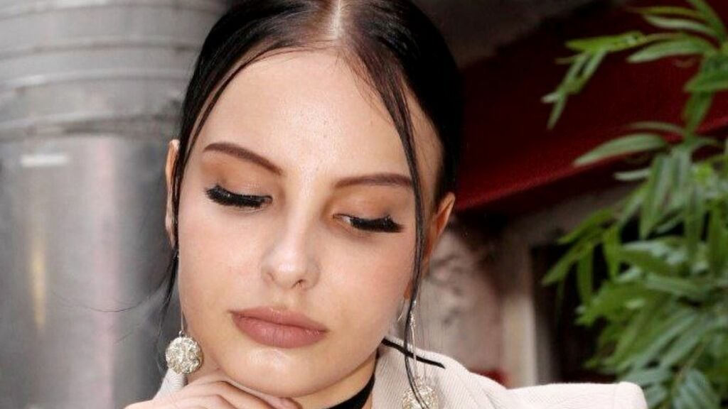 From Amateur to Webcam Model: My Journey with MarryJain From Amateur to Webcam Model: My Journey with MarryJain