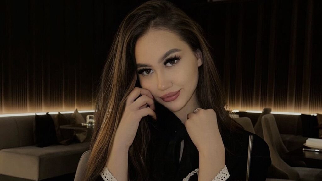 From Amateur to Webcam Model: My Journey with MeaSow From Amateur to Webcam Model: My Journey with MeaSow