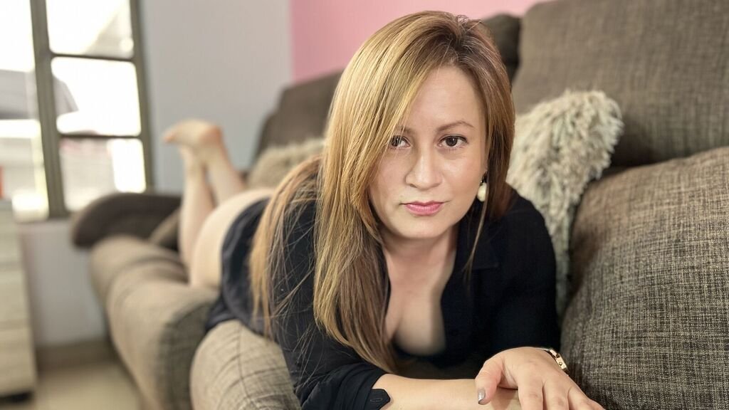 From Amateur to Webcam Model: My Journey with MonyAndrade