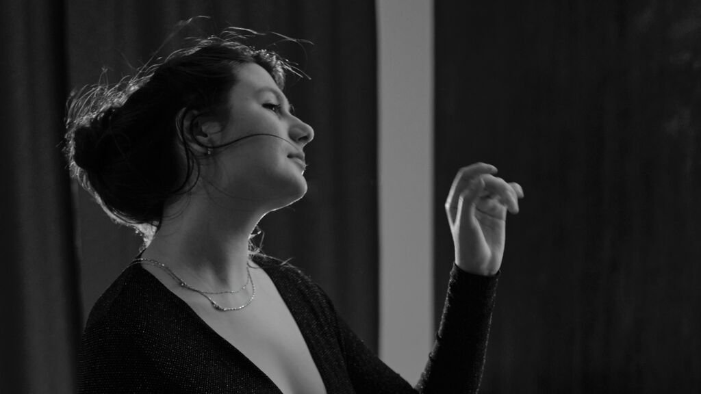 From Amateur to Webcam Model: My Journey with RoseLoue