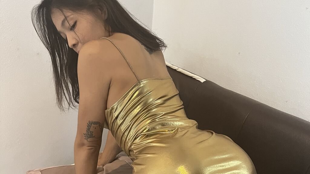 From Amateur to Webcam Model: My Journey with Semirra