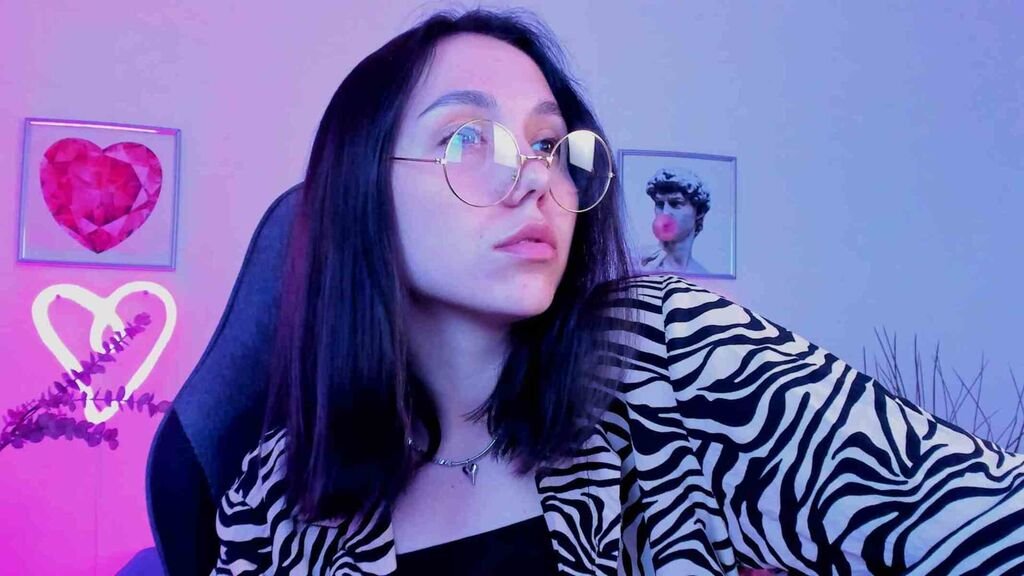 From Amateur to Webcam Model: My Journey with SiliciaLumberg