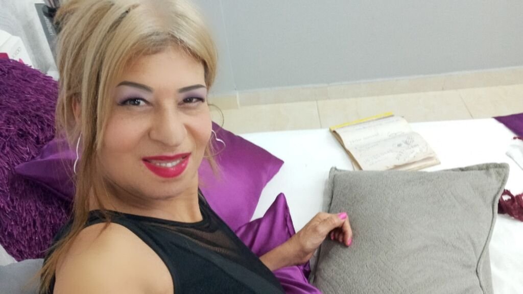 From Amateur to Webcam Model: My Journey with Taylor Morris