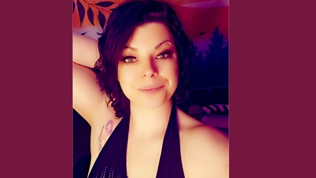 From Amateur to Webcam Model: PenneyLayne's Journey From Amateur to Webcam Model: PenneyLayne’s Journey