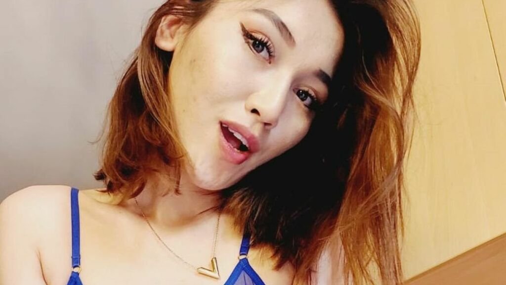 From Amateur to Webcam Model: SachiYui's Journey From Amateur to Webcam Model: SachiYui’s Journey