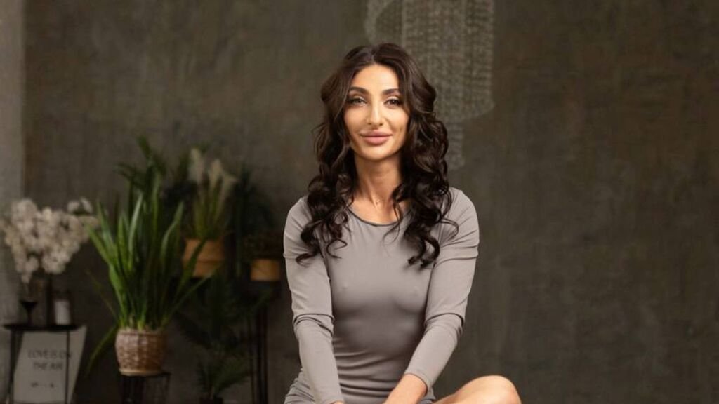 From Amateur to Webcam Model: Sammantah's Journey From Amateur to Webcam Model: Sammantah's Journey