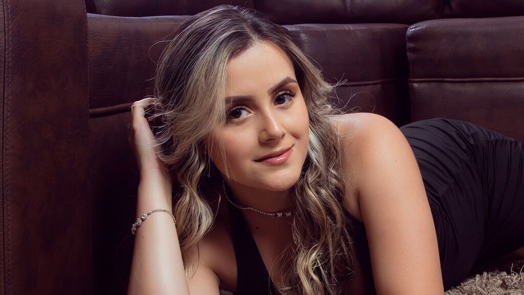 From Amateur to Webcam Model: Shara Walker's Journey From Amateur to Webcam Model: Shara Walker’s Journey