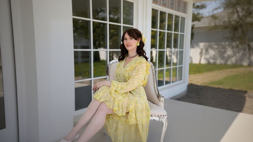 From Amateur to Webcam Model: SophiaPanther’s Journey