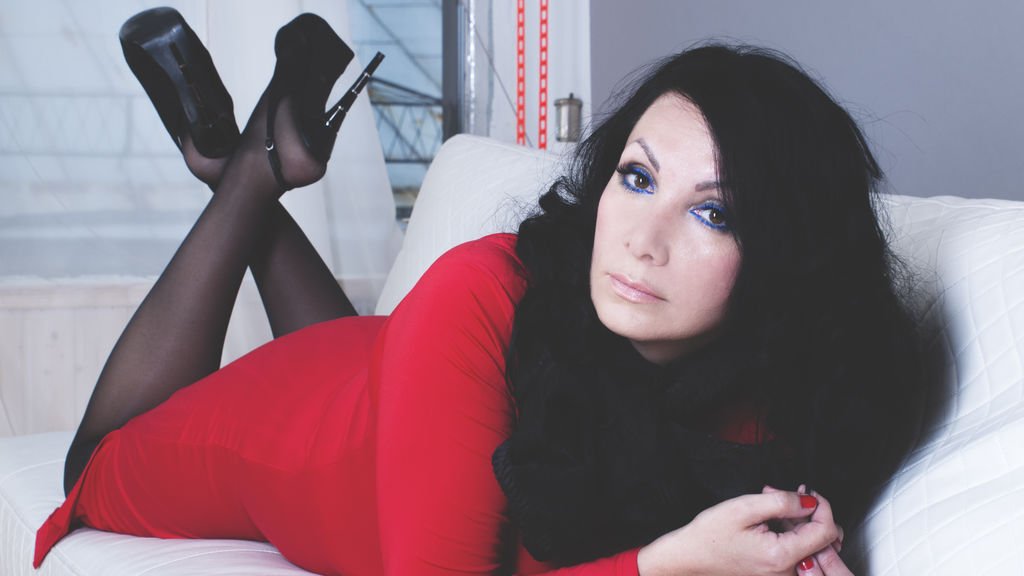 from amateur to webcam model the journey of susansamit