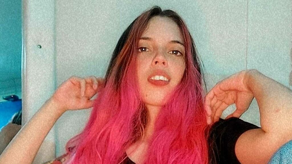 From Amateur to Webcam Model: The PollyTay Journey