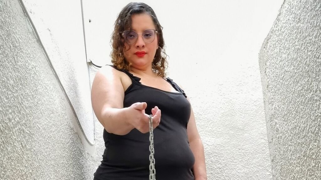 from amateur to webcam model the rise of alejaromanova