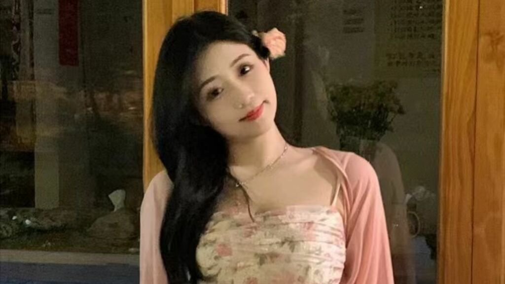 From Amateur to Webcam Model: The Rise of ChristinaAnna From Amateur to Webcam Model: The Rise of ChristinaAnna