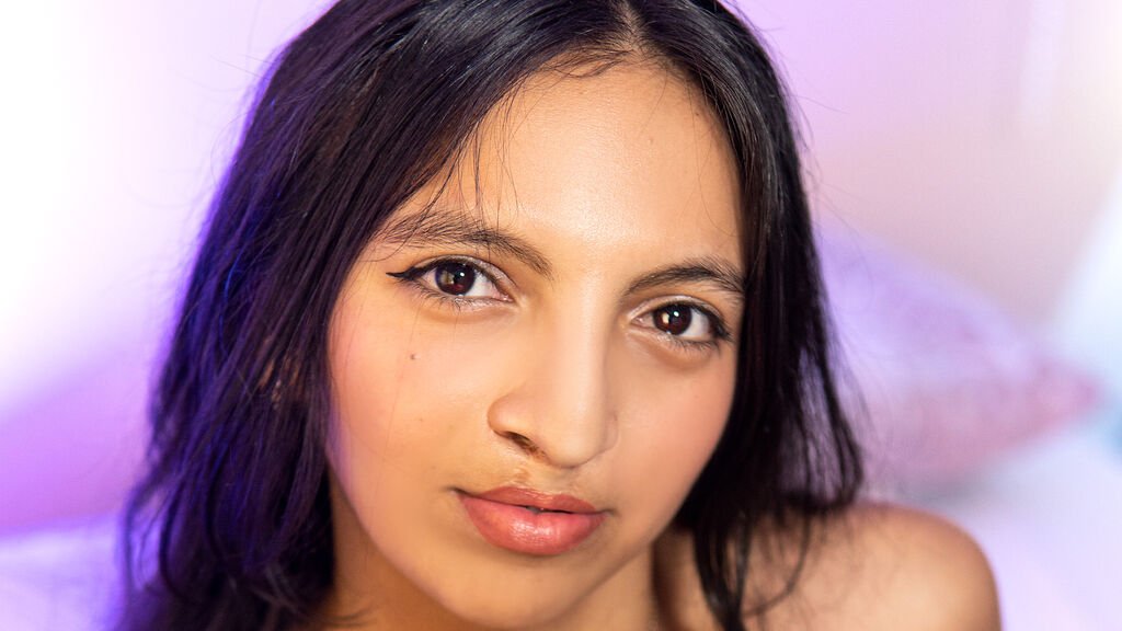 From Amateur to Webcam Model: Tiffany Clarison's Journey From Amateur to Webcam Model: Tiffany Clarison’s Journey