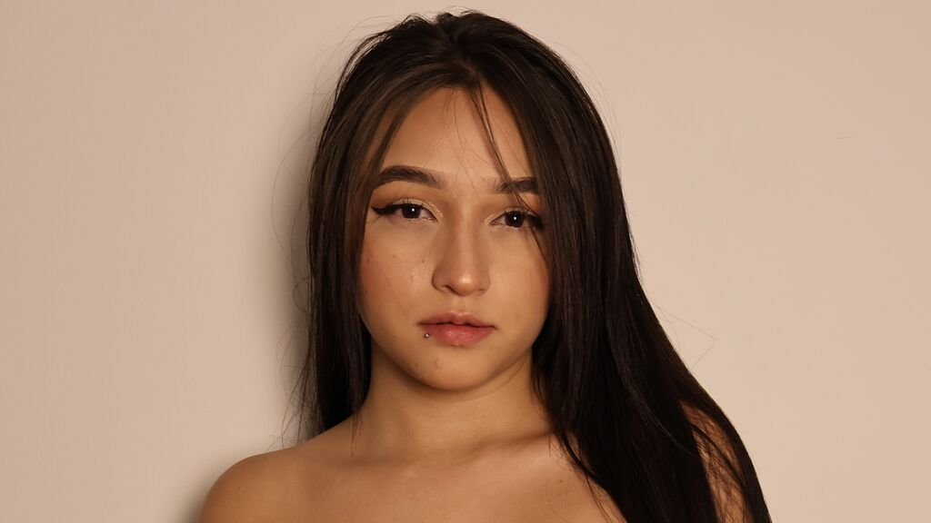 From Amateur to Webcam Model: Valentina Clarke's Journey From Amateur to Webcam Model: Valentina Clarke’s Journey