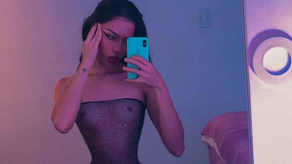 From Amateur to Webcam Model: ValeriaRussoo's Journey From Amateur to Webcam Model: ValeriaRussoo’s Journey