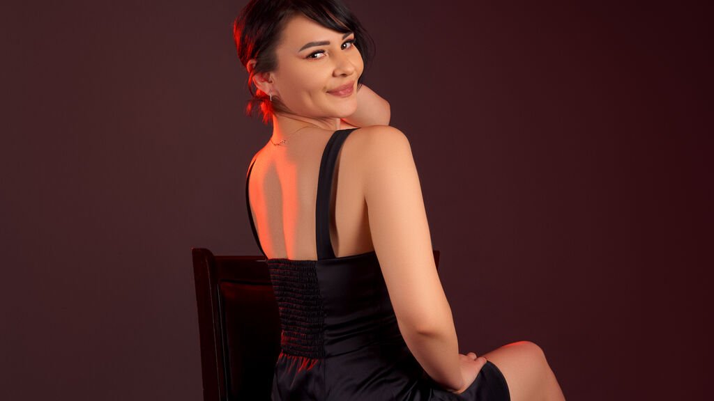 From Amateur to Webcam Model: ValerieSinn’s Journey