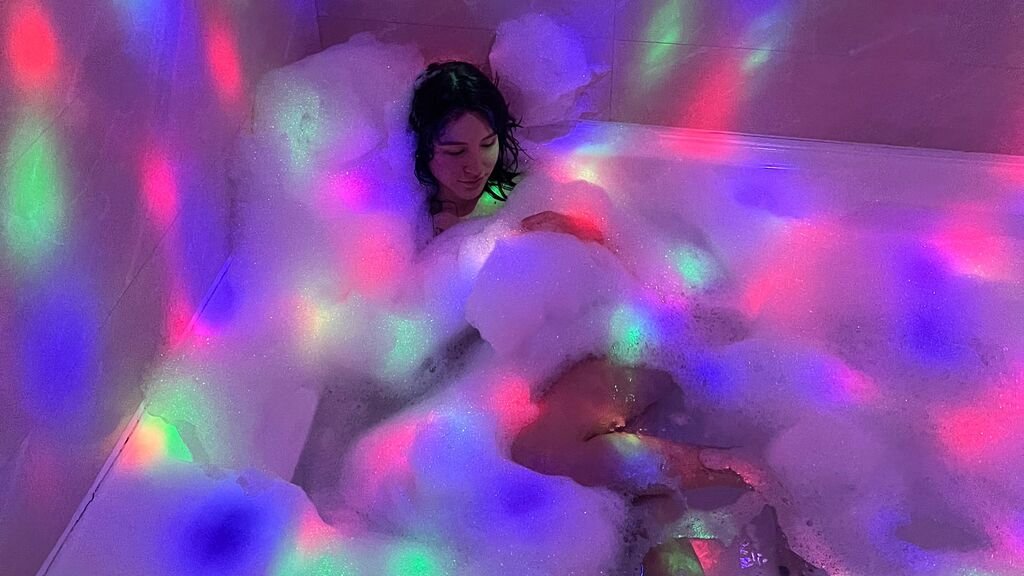 From Amateur to Webcam Model: YuliGafaro’s Journey