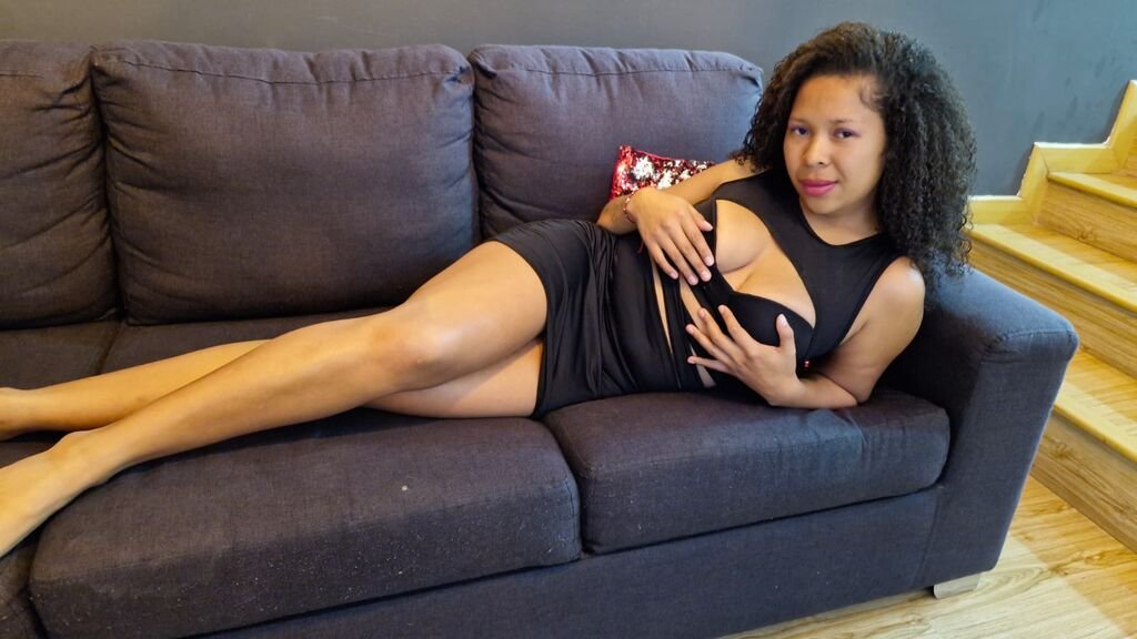 From Amateur to Webcam Model: ZuleySwif’s Journey