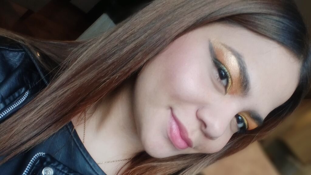 From Amateur to Webcam Star: My Journey with AleskaSpear From Amateur to Webcam Star: My Journey with AleskaSpear