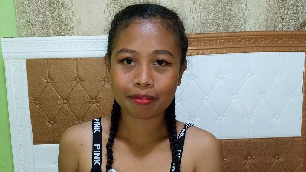 From Amateur to Webcam Star: My Journey with CherryStar