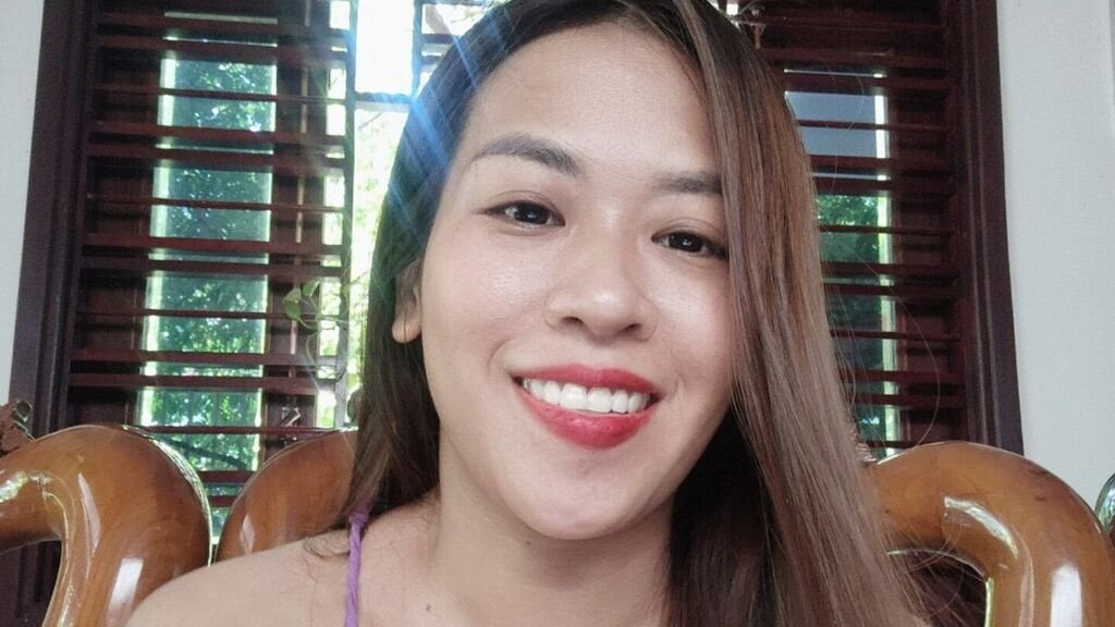 From Amateur to Webcam Supermodel: The Rise of MabelShowny