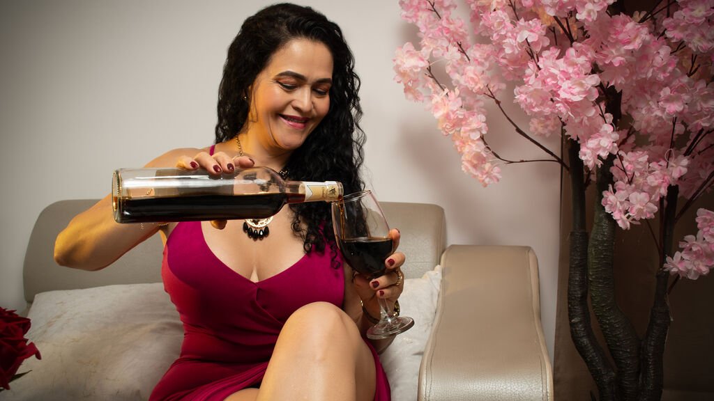 From Hobby to Career: The Rise of JulianaMartines as an Amateur Webcam Model