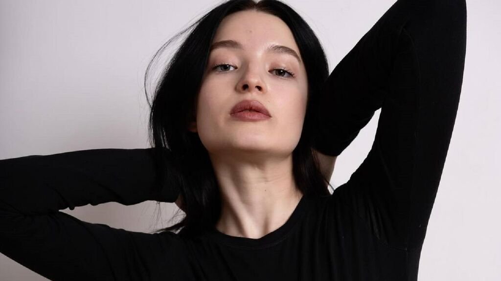 From Hobby to Fame: The Rise of Amateur Webcam Model HannahRerra From Hobby to Fame: The Rise of Amateur Webcam Model HannahRerra