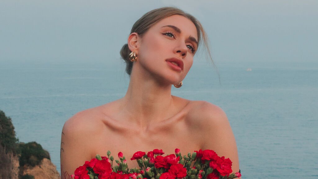 From Hobby to Fame: The Rise of Amateur Webcam Model KateWolf From Hobby to Fame: The Rise of Amateur Webcam Model KateWolf