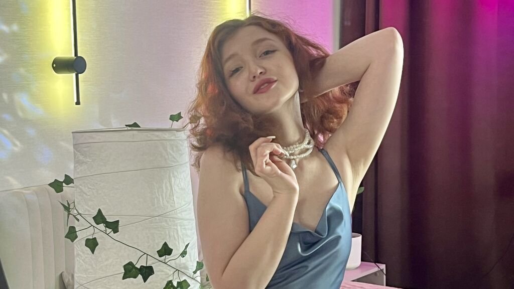 From Hobby to Success: My Journey as an Amateur Webcam Model with EmiliaRise