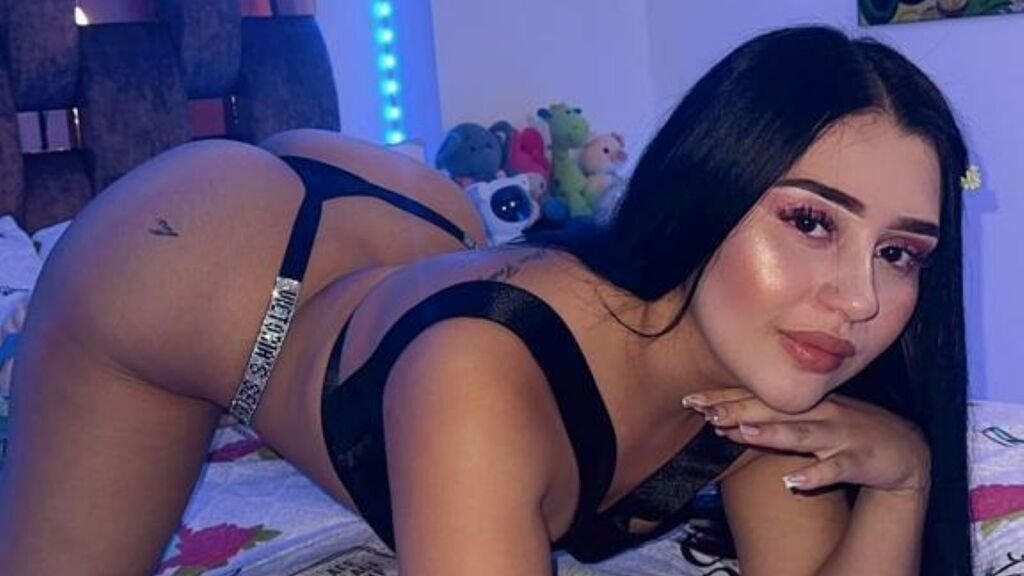 From Ketsiia to Webcam Model: The Unlikely Journey of an Amateur Performer From Ketsiia to Webcam Model: The Unlikely Journey of an Amateur Performer