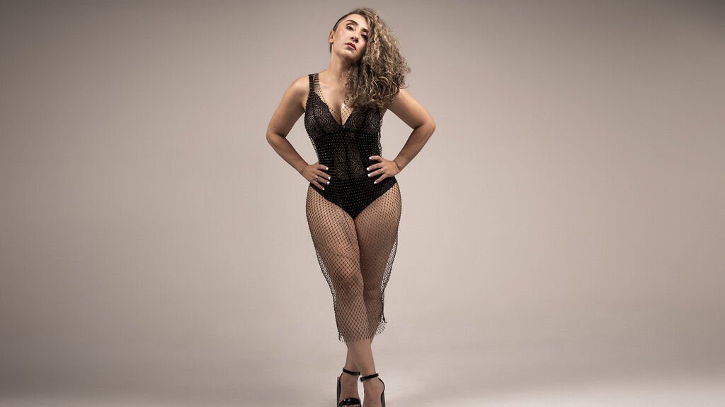 irianafox the amateur webcam model bringing the heat